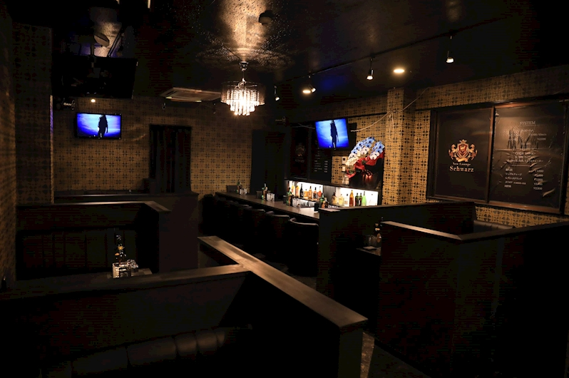 MAIN LOUNGE